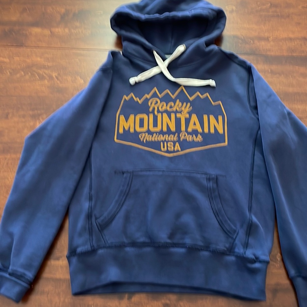 LIKE NEW! High quality Women’s Tailgate brand Rocky Mountain Nat’l Park hoodie